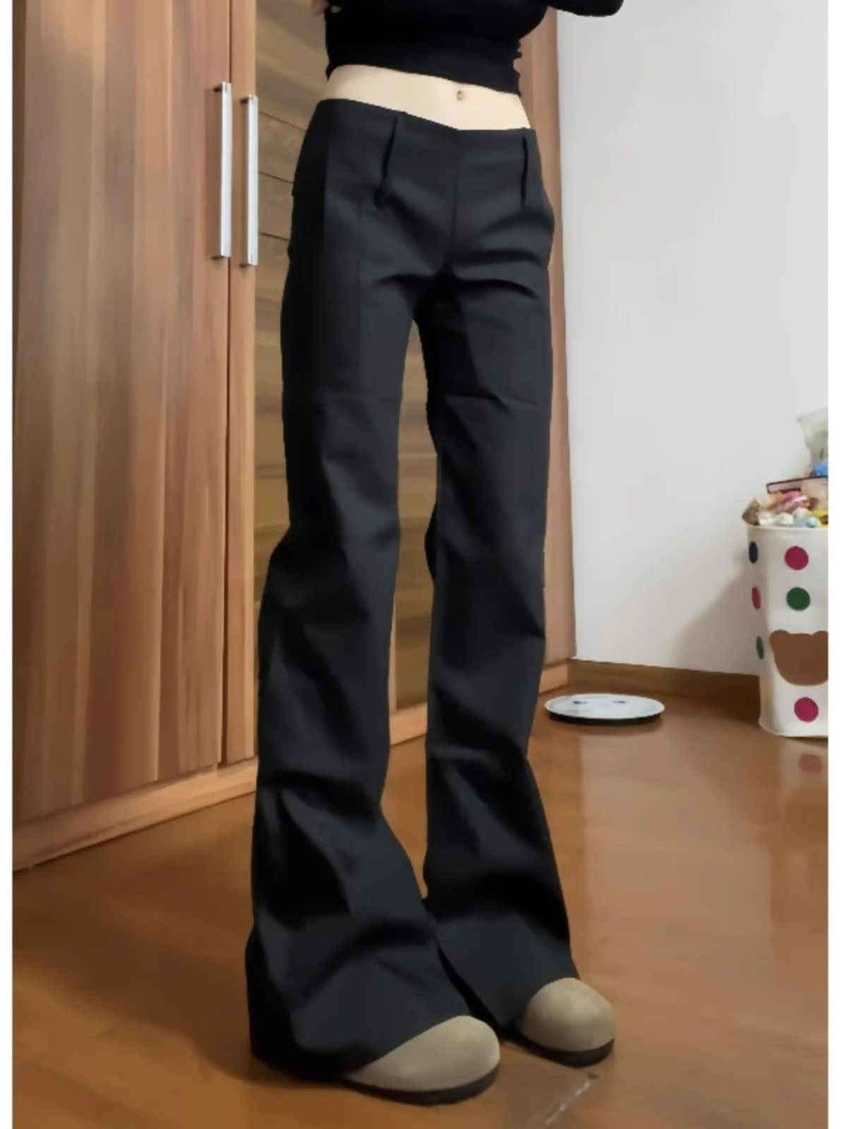 Black micro-flare trousers for women in early spring new high-end low-waist slimming and drooping casual suit pants