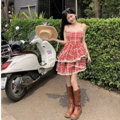 Stunning and beautiful holiday style dress 2025 summer new lace plaid suspender skirt high-waisted white cake skirt