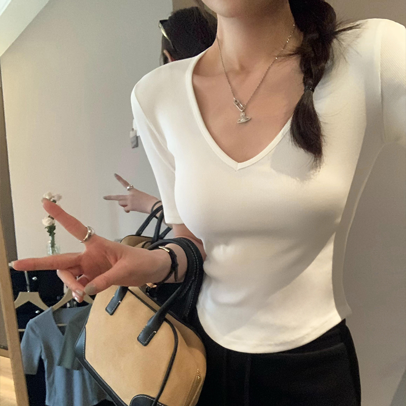 Real photos Korean hot girl V-neck, front shoulder slim short-sleeved T-shirt for women in summer 2025 new pure slim top