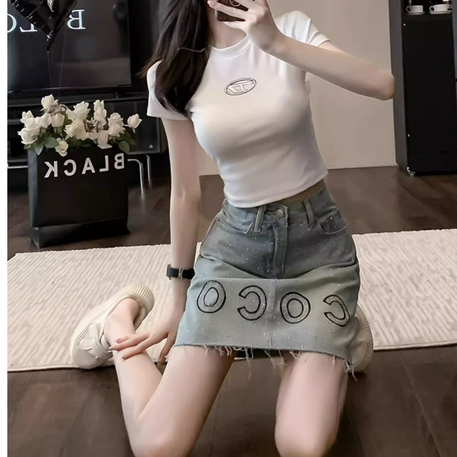 New summer small and slim and fashionable hot street girl slim short T-shirt heavy industry jeans skirt women