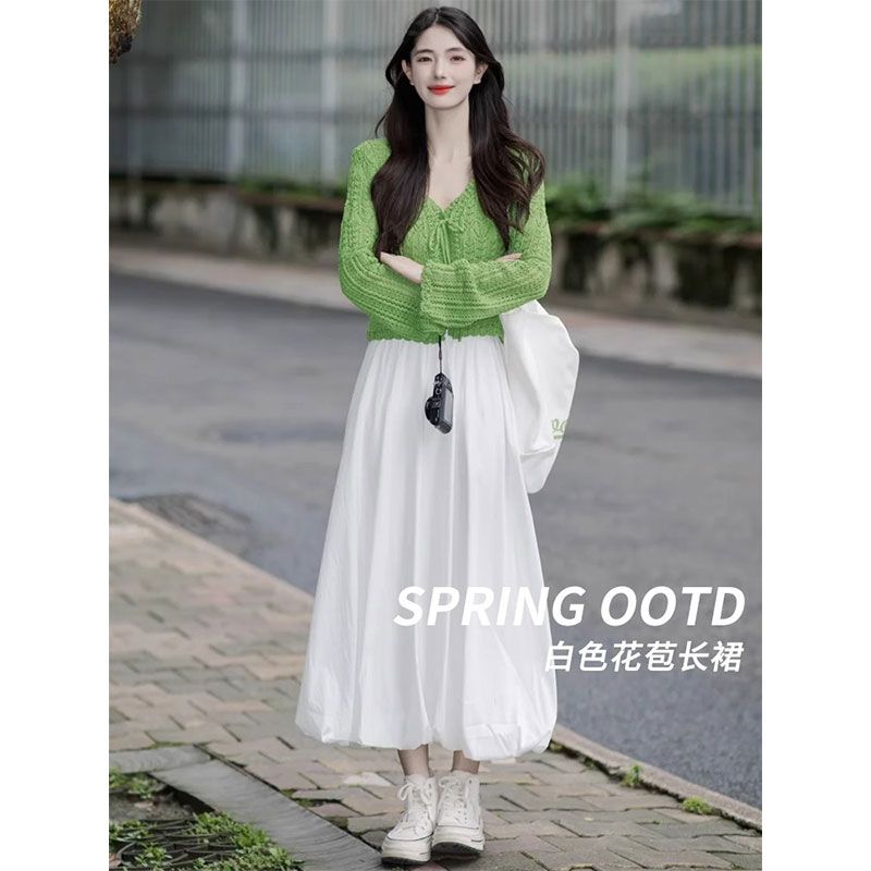 White puffy skirt for women in spring and autumn 2025 new A-line umbrella skirt high waist slim mid-length cloud flower bud skirt