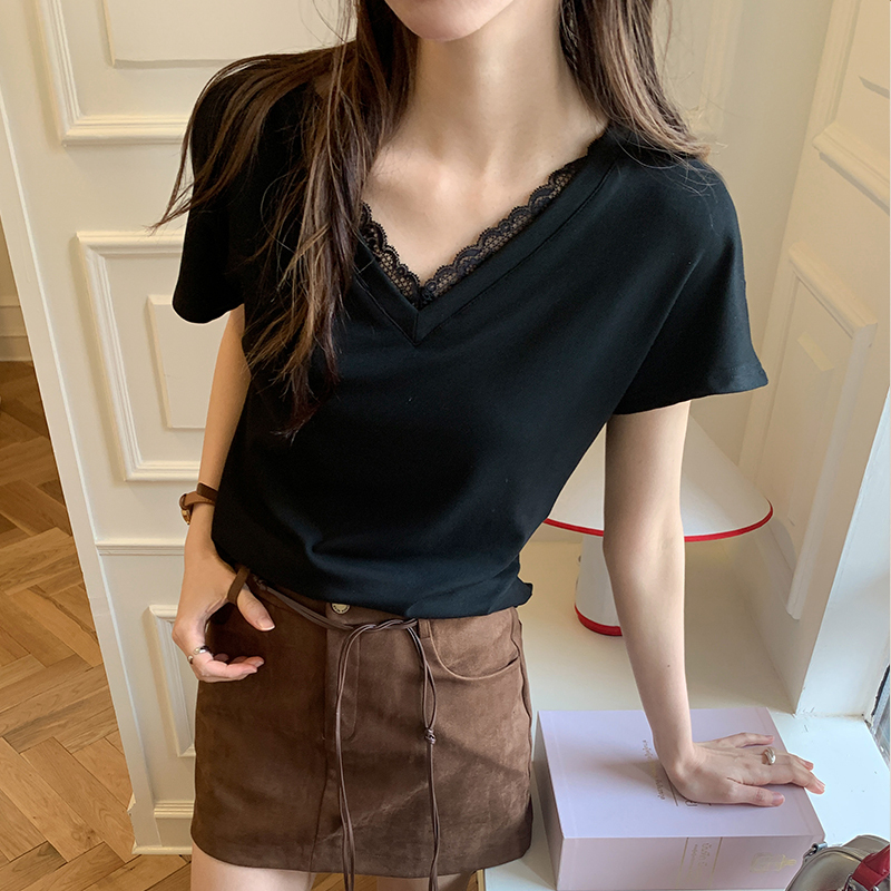 Real-life shot and real price#Lace spliced ​​V-neck short-sleeved T-shirt for women 2025 new design niche versatile loose top