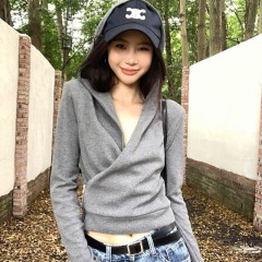 Sweet and cool girl style long-sleeved hooded cross V-neck T-shirt for women with slim zipper short style