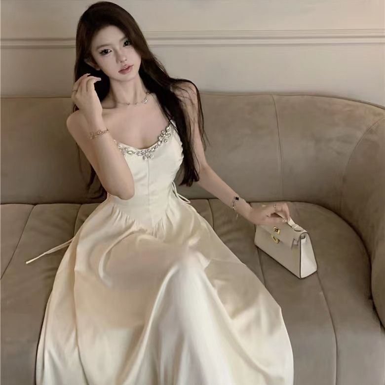 French retro high-end small dress summer 2025 temperament v tie diamond thin flash elegant suspender dress