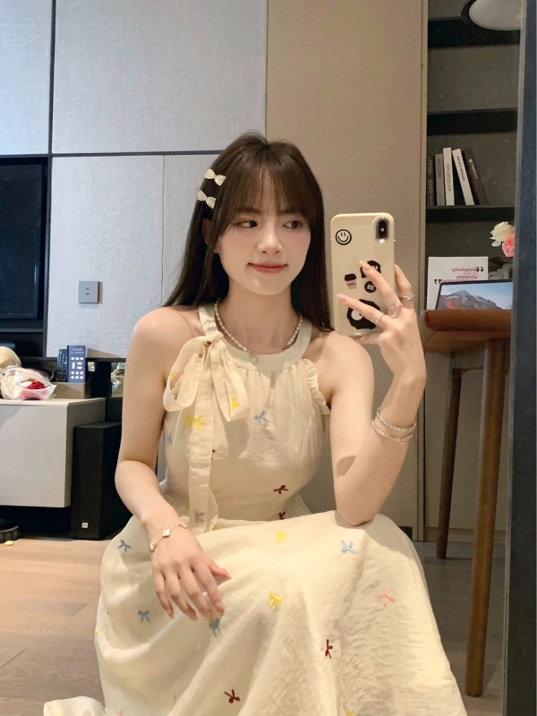 Sweet and gentle off-shoulder sleeveless dress 2025 summer new style waist-hugging and slimming temperament versatile long skirt
