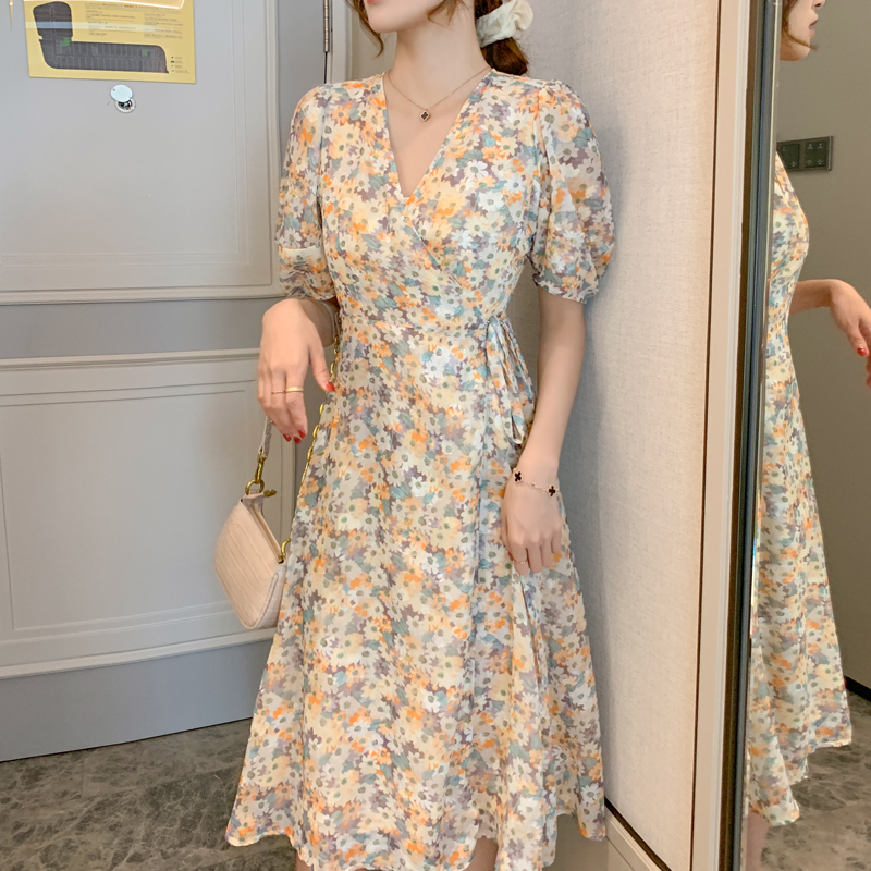 Real shot of 2021 summer new women's oil painting skirt V-neck chiffon daisy French floral dress for women's summer long skirt
