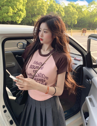 American retro contrasting ragdoll sleeve letter printed slim fit short top + grey half-body pleated skirt two-piece set