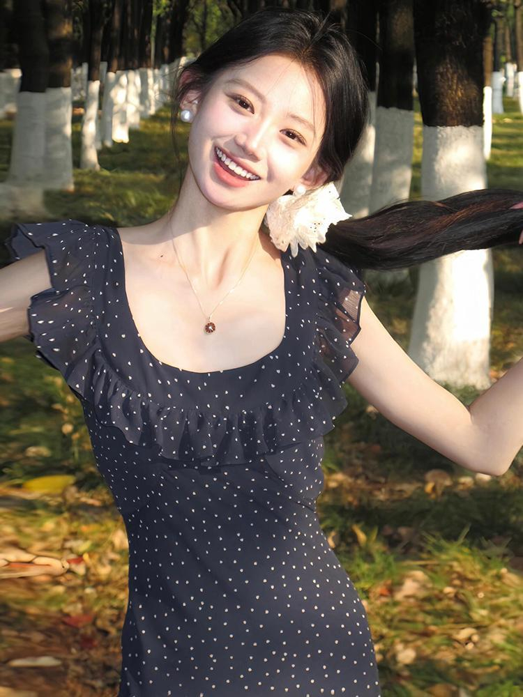 Ruffled blue polka dot small flying sleeve suspender dress for women in summer French small waist-hugging long skirt