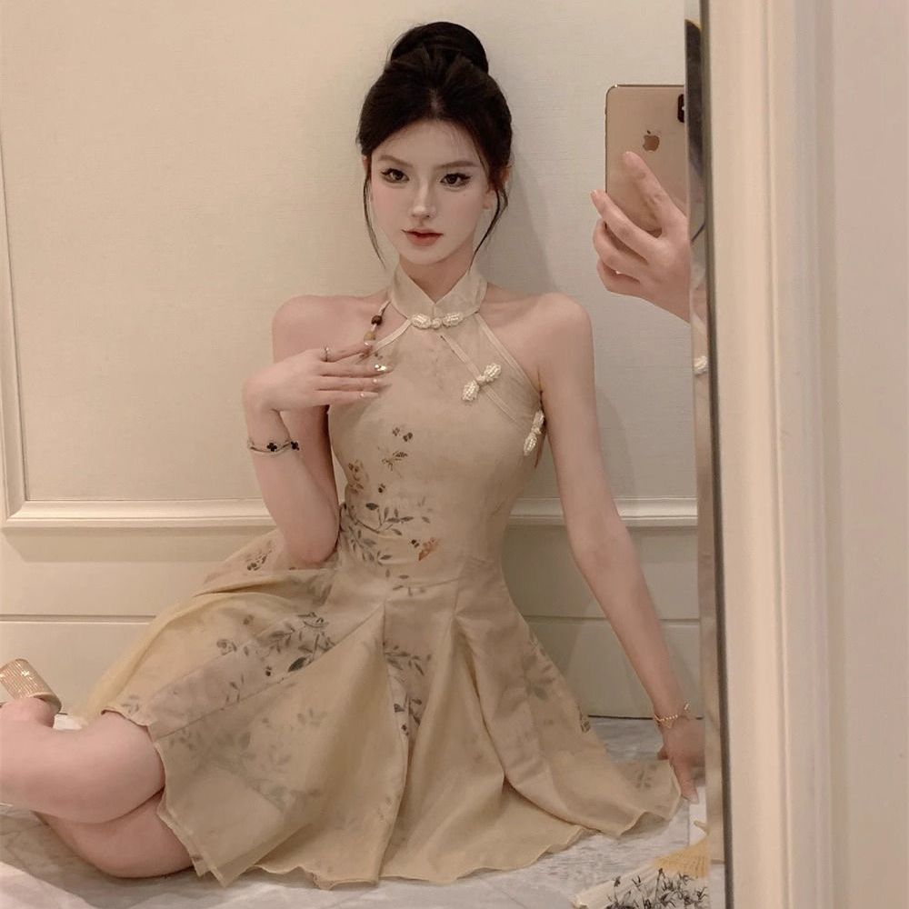 New Chinese-style modified version of girls' cheongsam skirt 2025 summer neck halter design feels waist-hugging and slim temperament short skirt