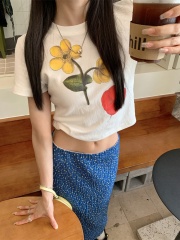 Korean flower print short T-shirt for women in summer versatile round neck straight shoulder short sleeve white top