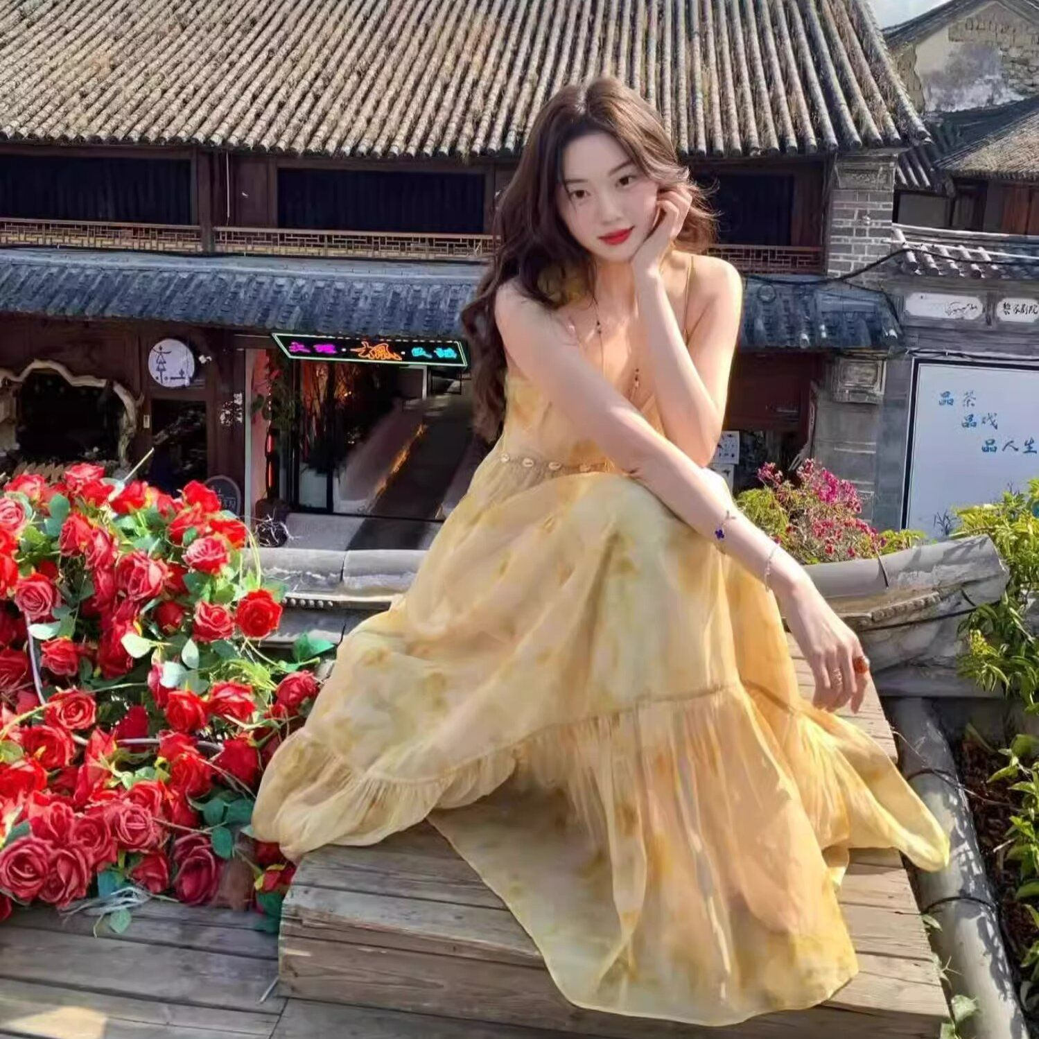 French sleeveless suspender dress for women in summer 2025 new small person high waist temperament seaside vacation long skirt