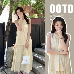 French high-end suit for women 2025 summer new tea-style casual wear sleeveless neck top two-piece set