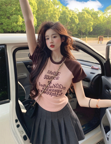 American retro contrasting ragdoll sleeve letter printed slim fit short top + grey half-body pleated skirt two-piece set