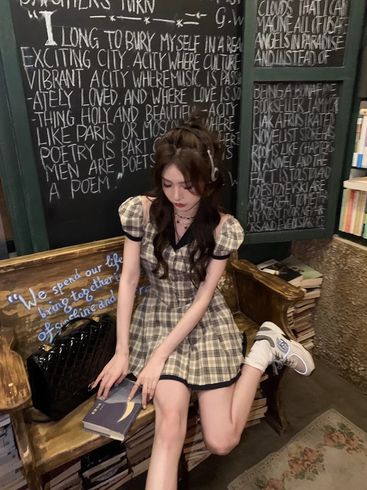 College style pure plaid dress for women with waist-hugging temperament design sense small hot girl A-line short skirt for summer