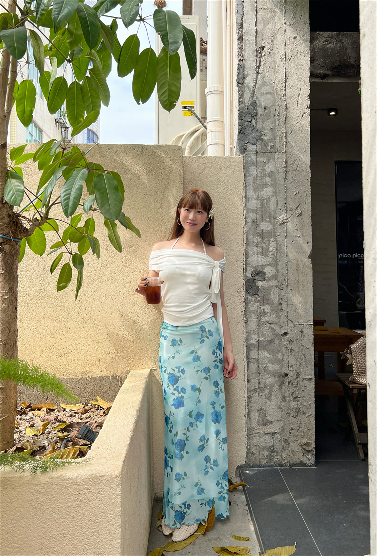 Real shot~ Temperament knotted one-shoulder top blue aphrodisiac floral mesh skirt suit vacation
