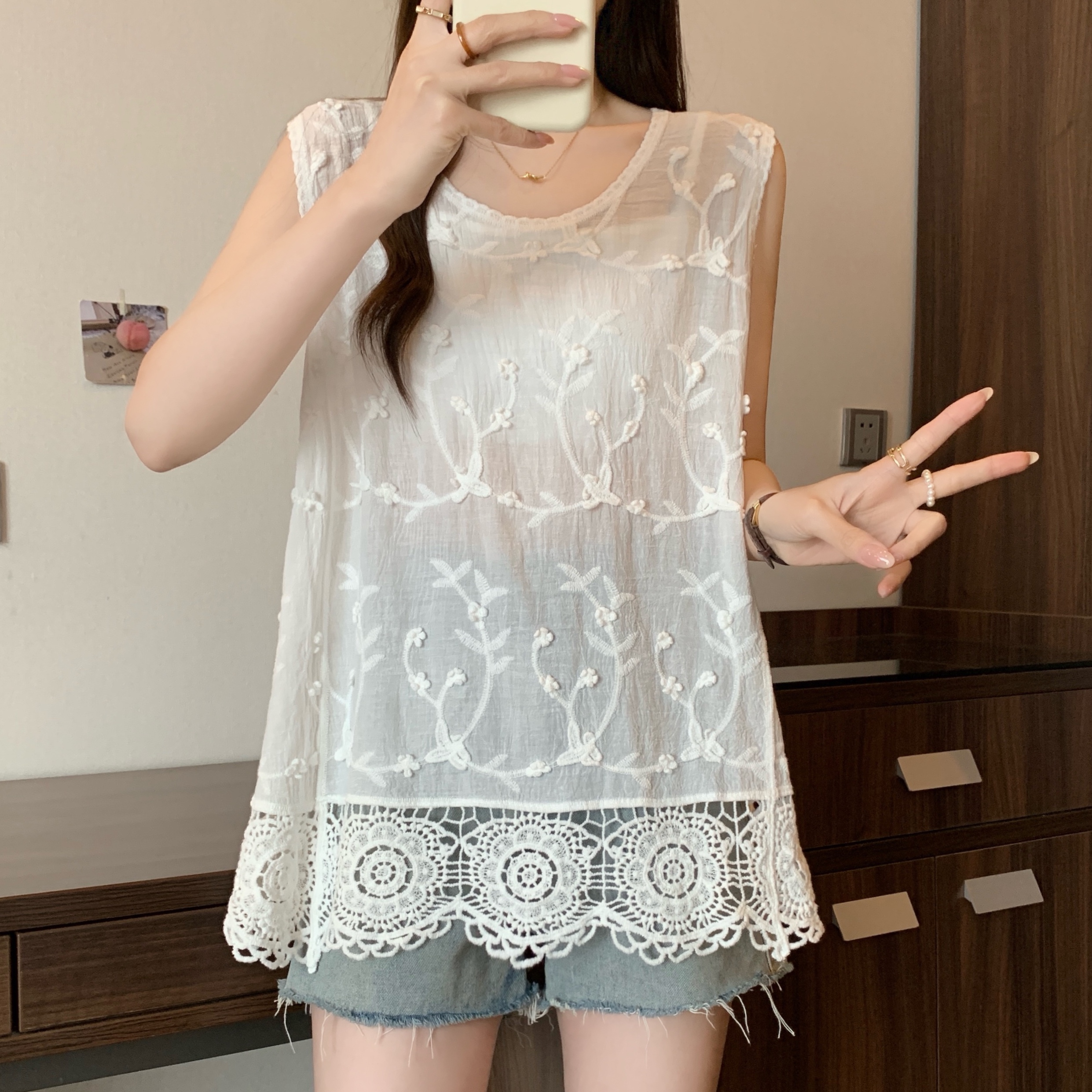 Real shot of large size fat MM forest-style sweet flesh-covering and slimming tassel sleeveless vest top