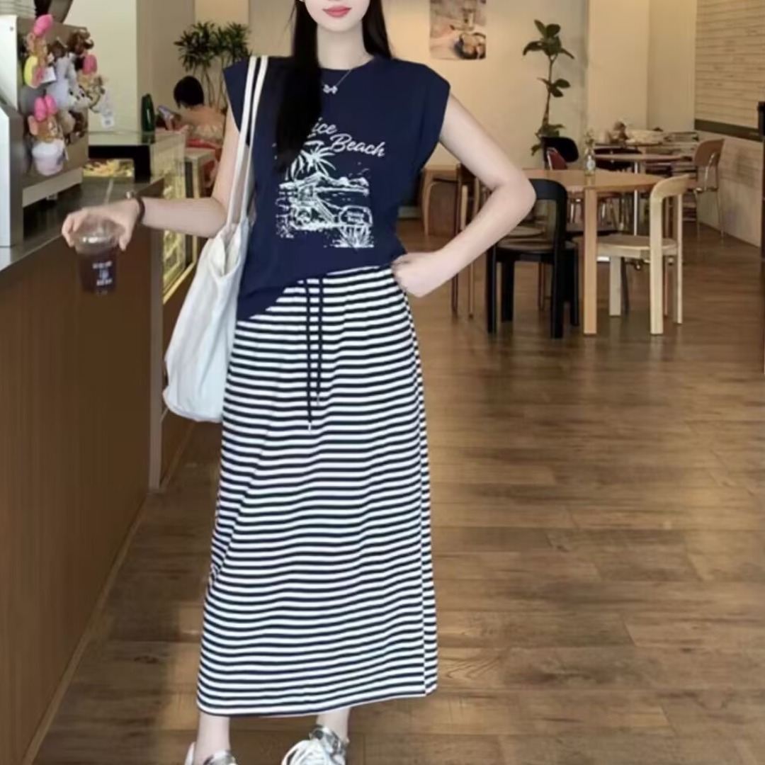 Korean knitted suit for women 2025 summer new printed sleeveless vest T-shirt + striped slit skirt two-piece set