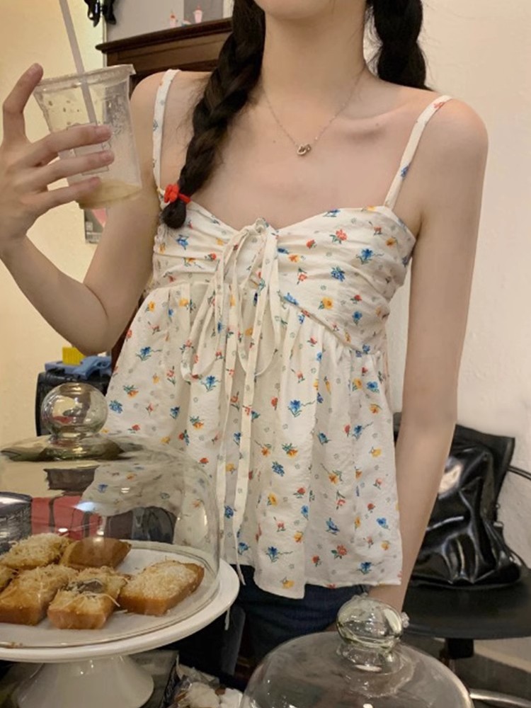 Gentle and sweet floral suspender vest for women with new straps loose and versatile and unique niche base top