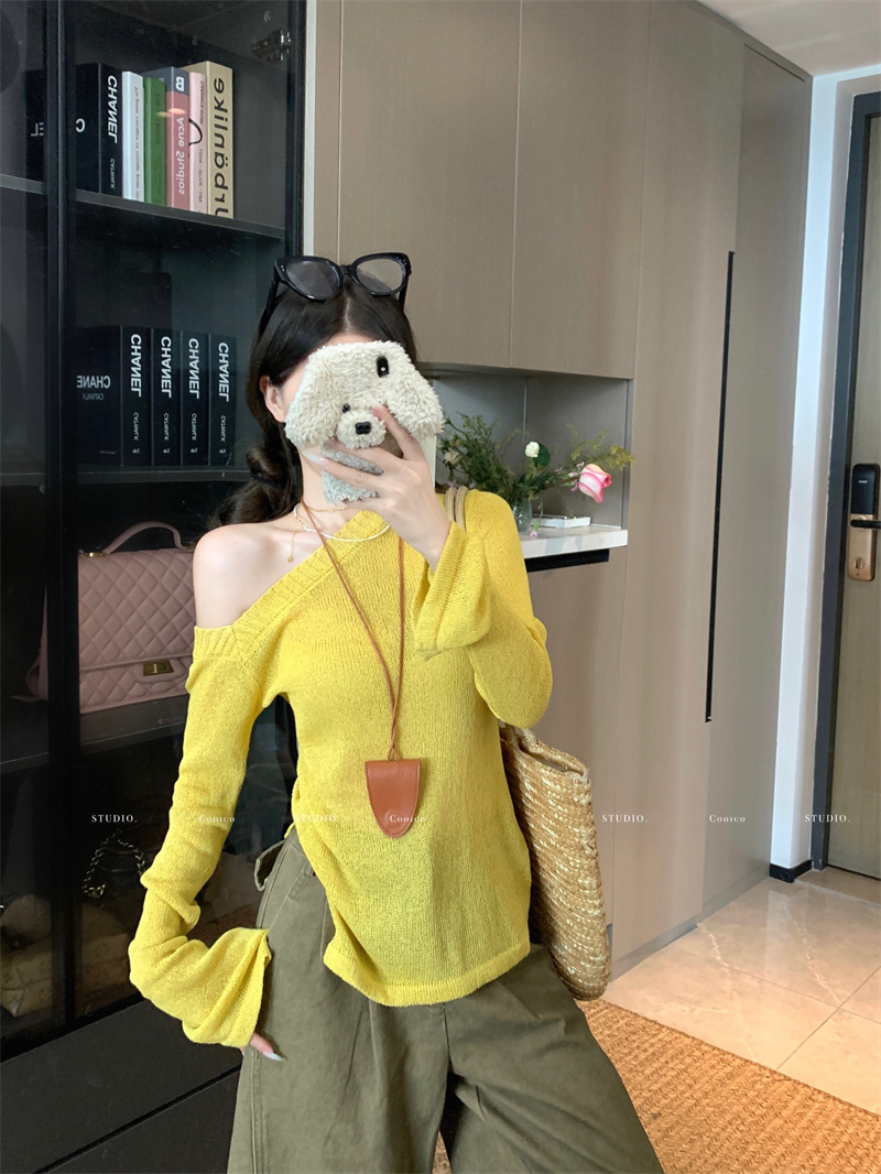 Real shot of oblique collar off-shoulder flared sleeve sweater for women Korean slit design slim long-sleeved top