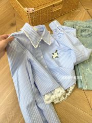 Literary and fresh! Spliced ​​lace sweet flower embroidered front shoulder short shirt for women INS unique top