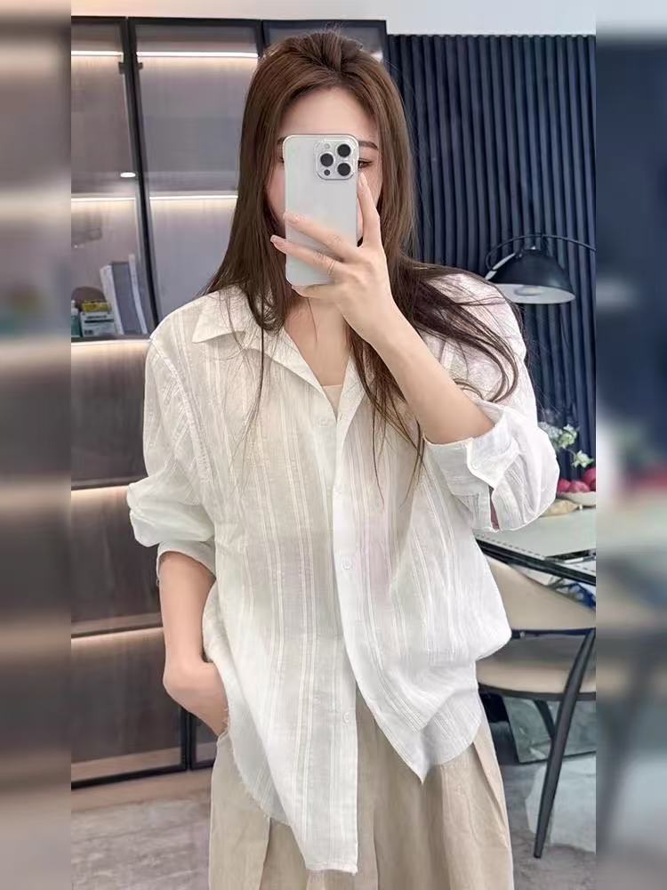 今年流行的超好看獨特漂亮上衣寬鬆慵懶風白色防曬襯衫女夏季
