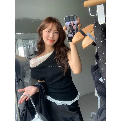 2025 early spring new pure slutty neck T-shirt for women's design lace splicing slim fit inner sleeveless top