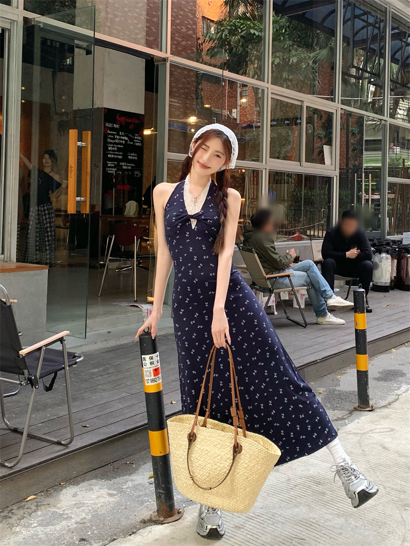 Real photo of suspender dress for women in summer 2025 new floral French halter neck waist-hugging long skirt