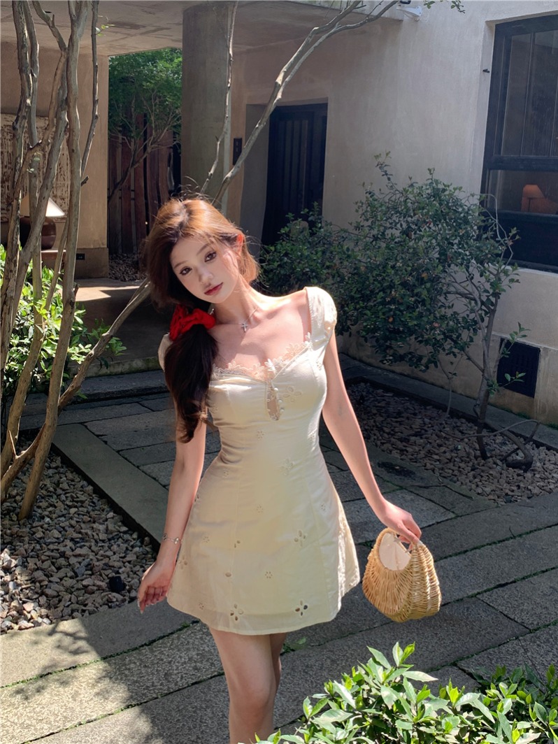 實拍~茶歇法式米白色連衣裙女設計感裙子氣質短裙