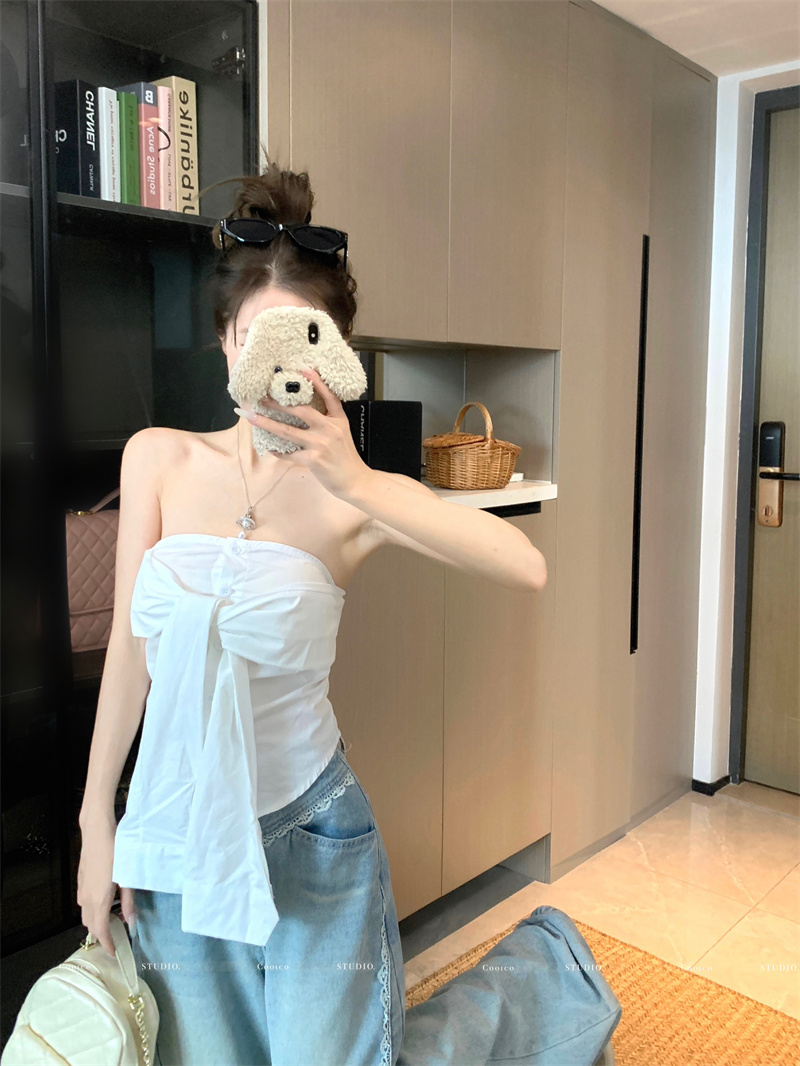 Real shot of design-sensual shirt for women in summer slim one-shoulder strapless top
