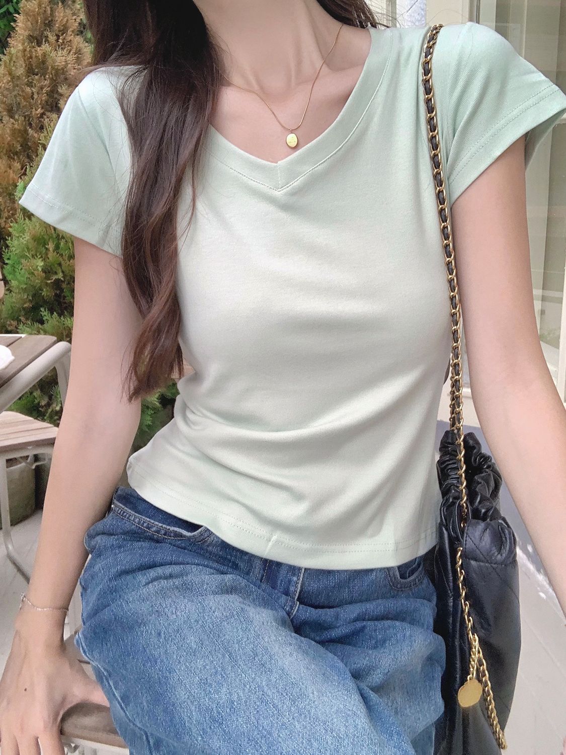 模特實拍純色正肩上衣V領T恤女短袖高腰減齡修身短款辣妹純欲