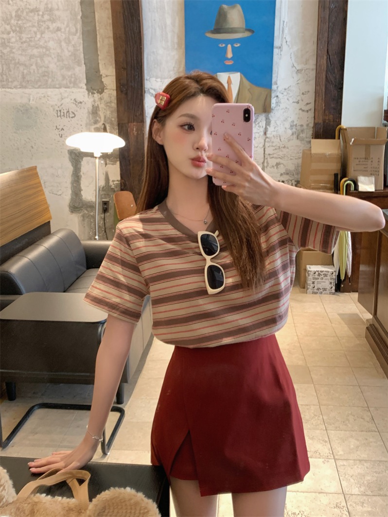 Real shot of 2025 new casual contrasting striped tee + slit skirt short skirt two-piece set