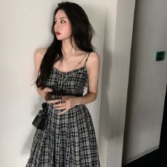 Frosty suspender skirt retro French Hepburn black and white plaid dress summer 2025 new temperament goddess style