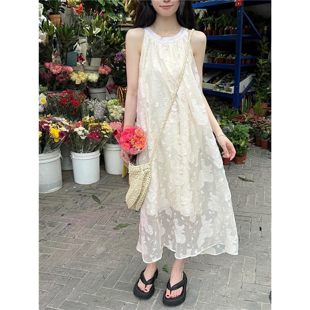 Sleeveless dress for women in spring 2025 new gentle vacation style age-reducing medium-length lace hook-flower vest skirt