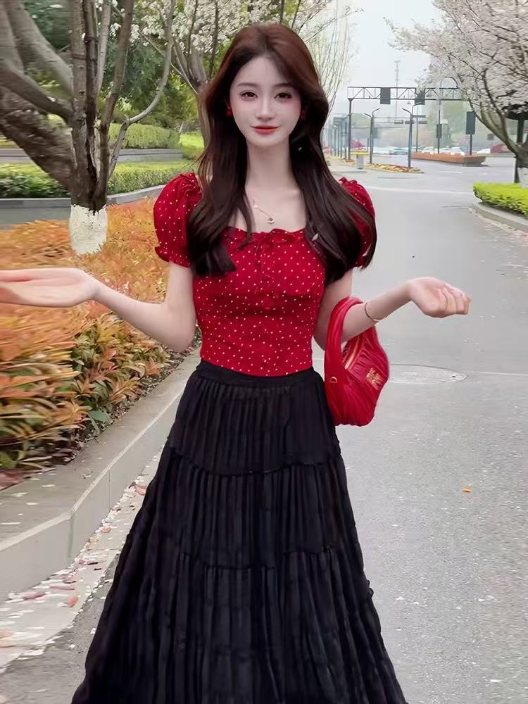 2025新款高級感夏日穿搭套裝紅色波點泡泡袖襯衫上衣黑色半身裙女