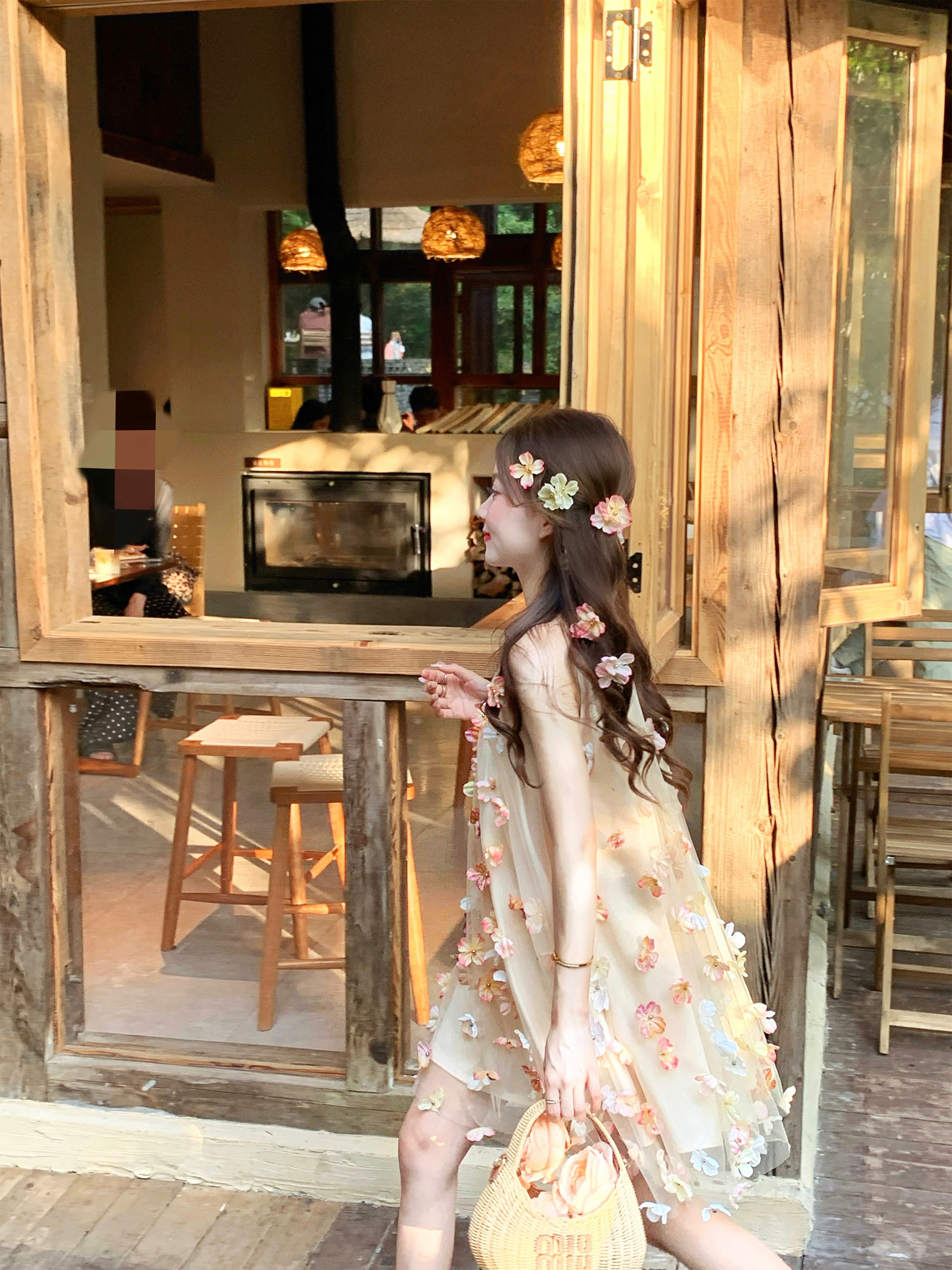 Dopamine atmosphere romantic flower neck halter dress female escape princess traveling mesh fairy skirt small