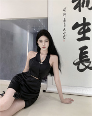 實拍~御姐風掛脖吊帶連衣裙女夏辣妹露背小黑裙V領緞麵包臀裙