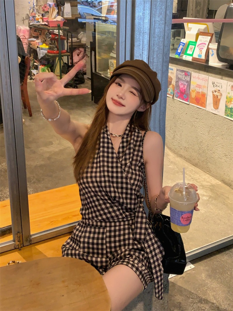 Real shot of retro plaid temperament lace-up halter neck sleeveless top hot girl suit wide-leg shorts two-piece set