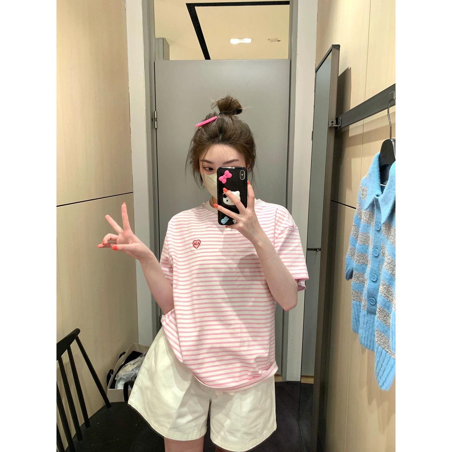 New casual and fashionable age-reducing striped short-sleeved T-shirts for slimming wide-leg shorts two-piece set