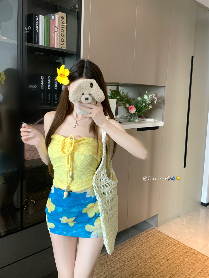 Real shot of summer dopamine yellow floral hot girl strapless strap strap lace-up top short skirt two-piece set