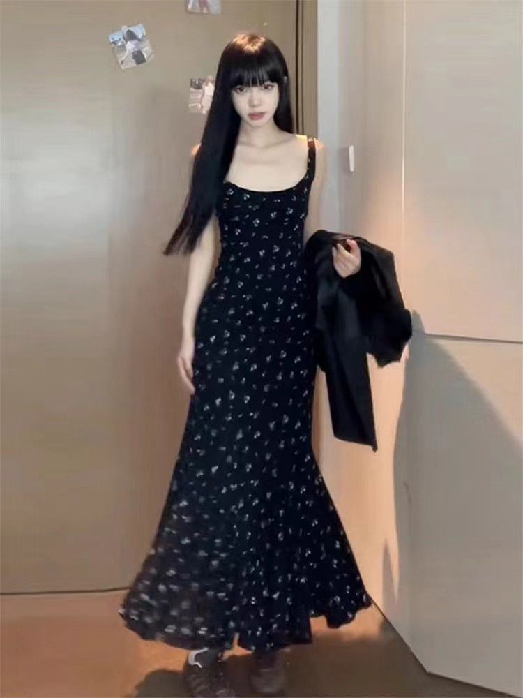 法式大碼方領碎花露背吊帶背心連衣裙女夏季修身收腰魚尾包臀長裙