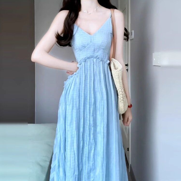 Blue sleeveless suspender dress for women in summer 2025 new French high-end seaside vacation beach long skirt