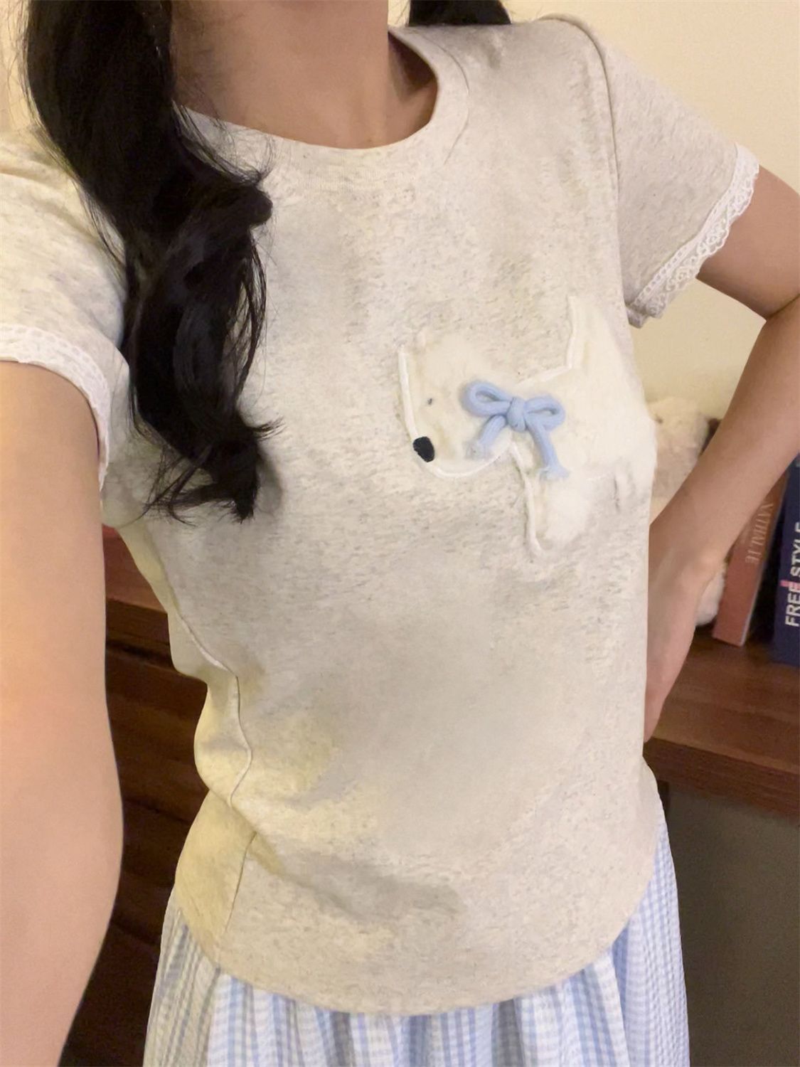 設計感假兩件紐扣碎花拼接短袖t恤女2025夏季新款修身v領白色上衣