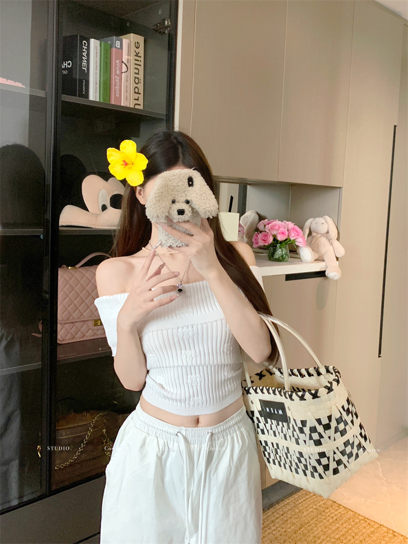 Real photo of Xiaoxiang one-shoulder knitted short-sleeved women's summer chic top