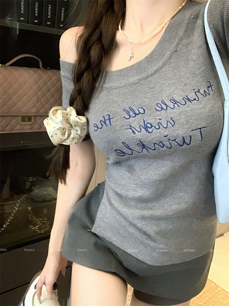 Real shot of summer short knitted top slim temperament hot girl slim retro one-shoulder T-shirt for women