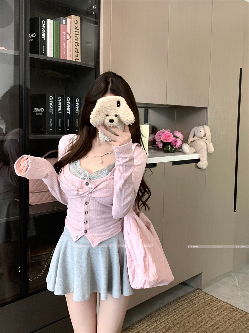 Real shot of pure lace suspender knitted cardigan suit for women's spring Korean short skirt three-piece set