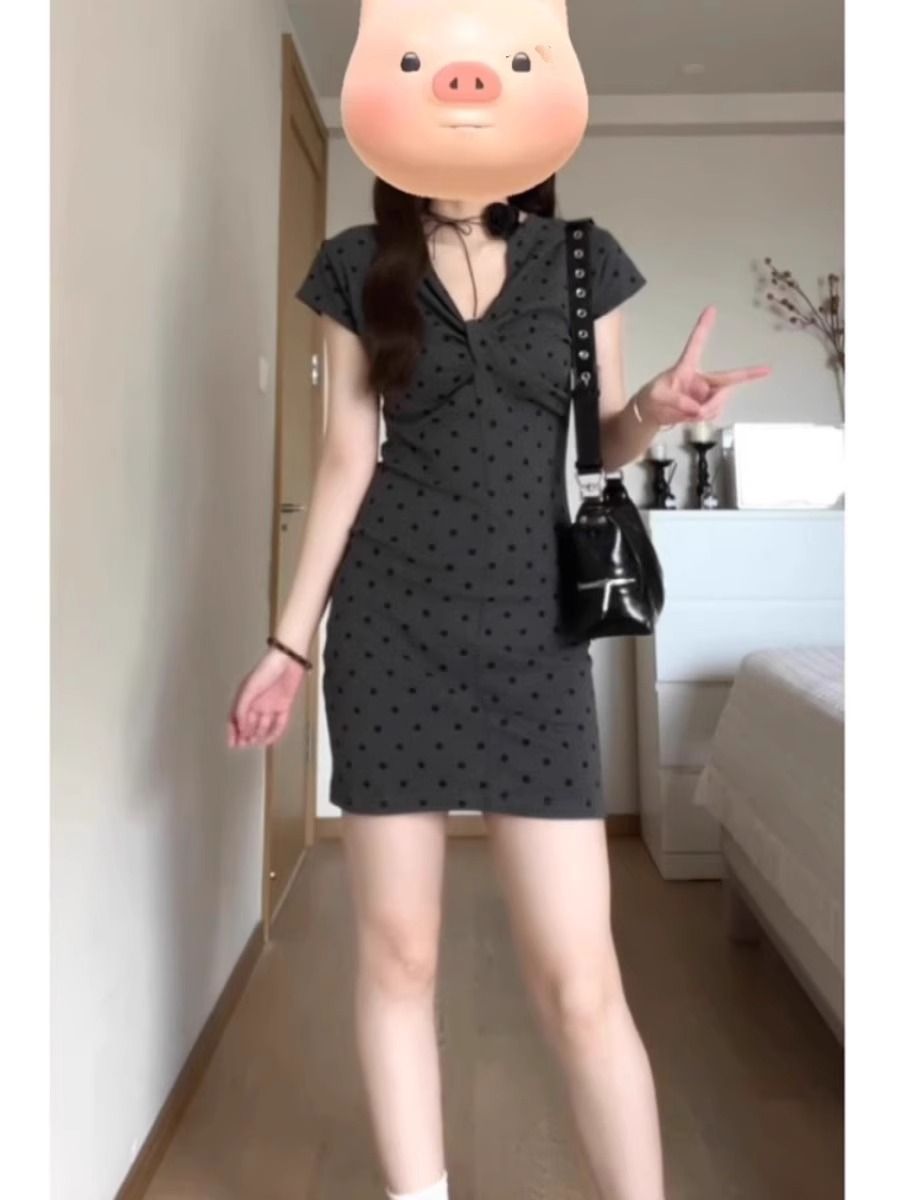 V-neck polka dot short-sleeved dress for women in summer, small slim hip skirt short skirt trendy