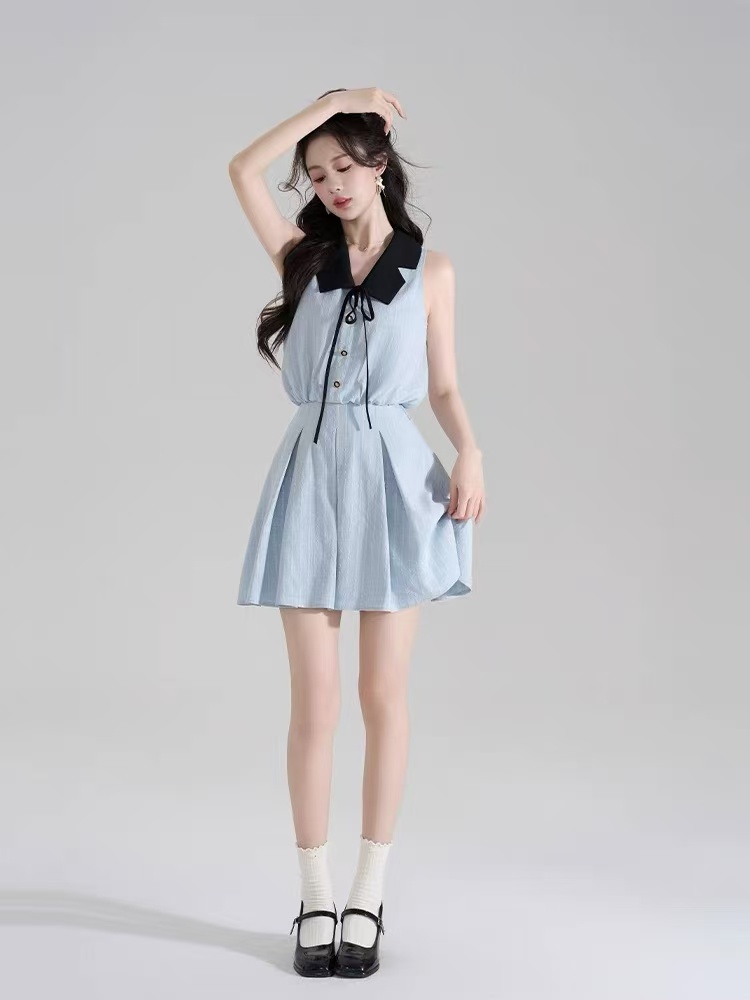法式甜美V領無袖連衣裙女2025夏季新款翻領高腰顯瘦百褶a字連衣裙