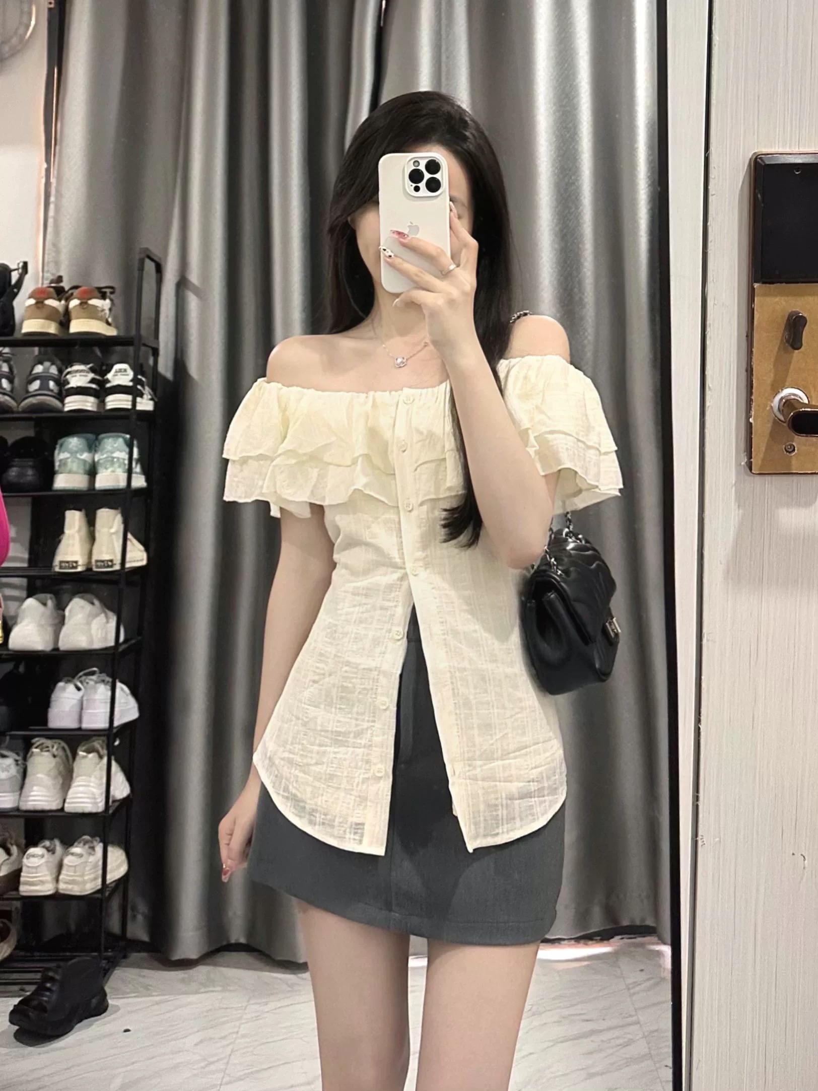 French ruffled one-shoulder shirt for women in summer waist-hugging and slimming waist-pinching shirt niche design off-shoulder top