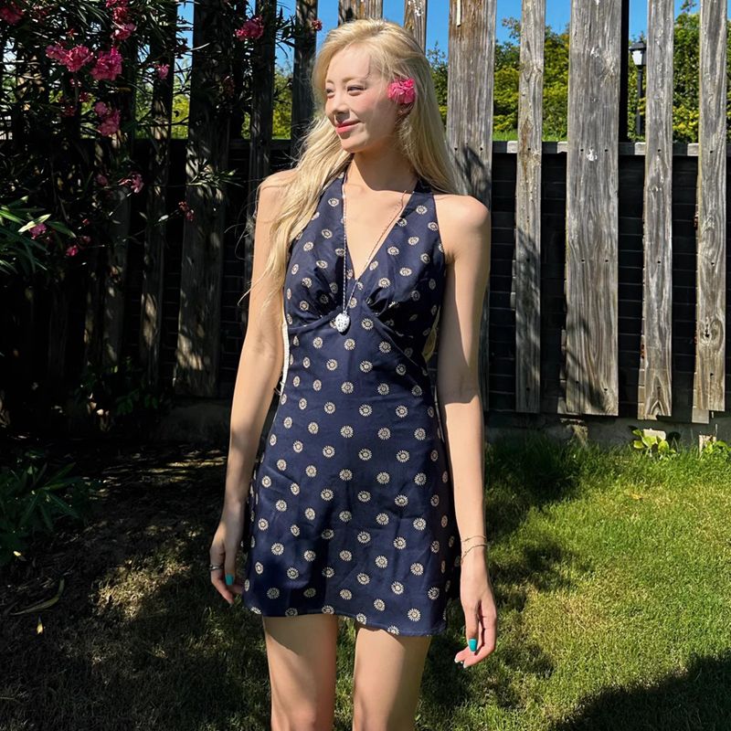 French retro v-neck beautiful back halter dress for women summer slim print skirt design sense waist-hugging A-line short skirt