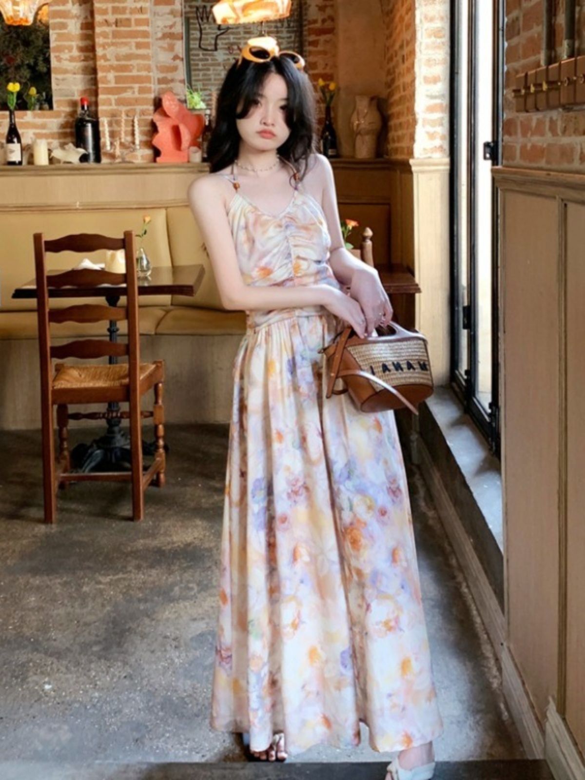 法式復古油畫碎花掛脖吊帶連衣裙女夏季度假風氣質露背收腰長裙子